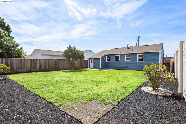 1220 Gilmore Dr, San Leandro, CA 94577