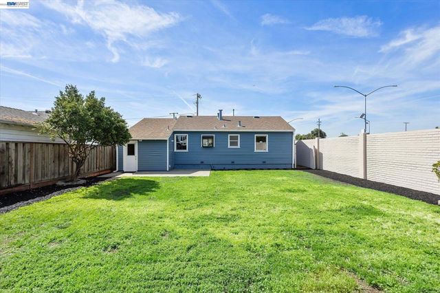 1220 Gilmore Dr, San Leandro, CA 94577