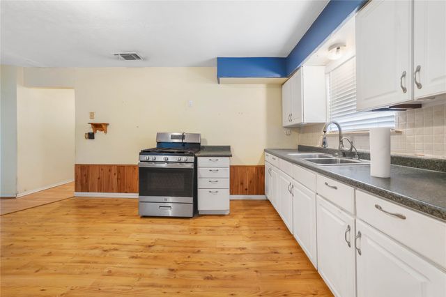 2221 Varsity Drive, Grand Prairie, TX 75051