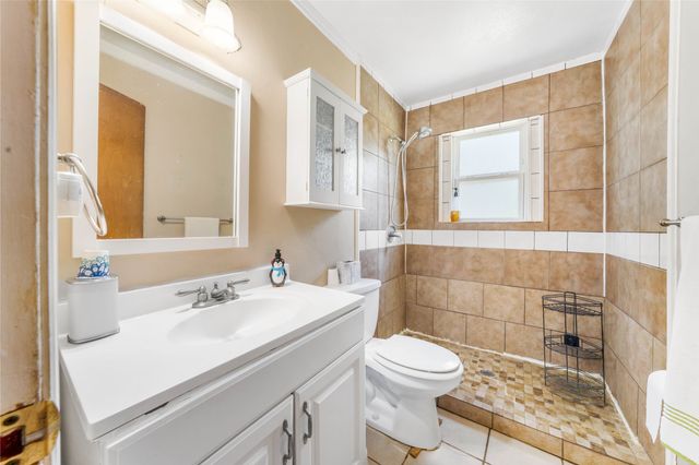 2221 Varsity Drive, Grand Prairie, TX 75051