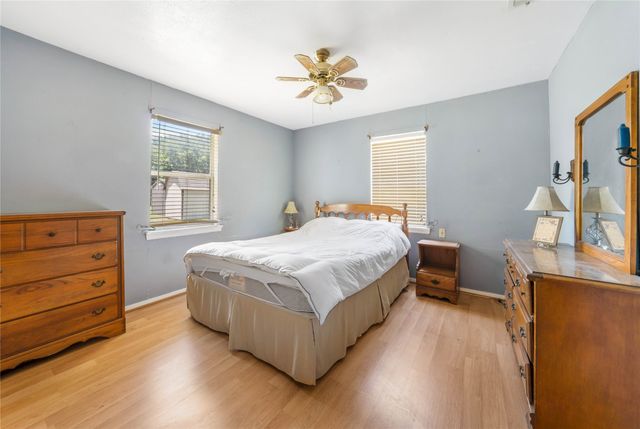 2221 Varsity Drive, Grand Prairie, TX 75051