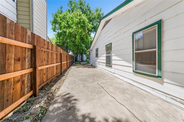 2221 Varsity Drive, Grand Prairie, TX 75051