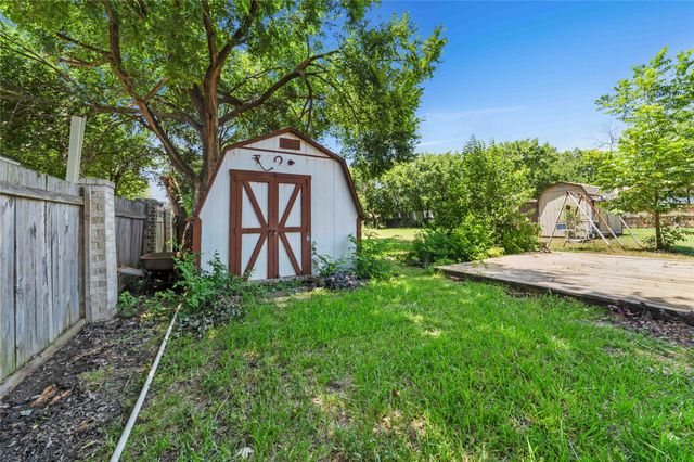 2221 Varsity Drive, Grand Prairie, TX 75051