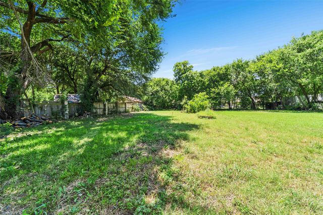 2221 Varsity Drive, Grand Prairie, TX 75051