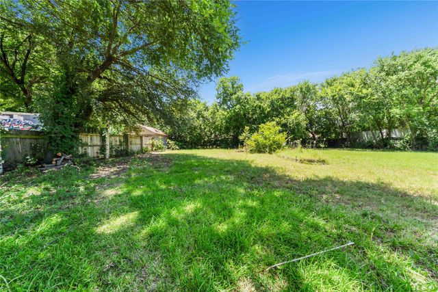 2221 Varsity Drive, Grand Prairie, TX 75051