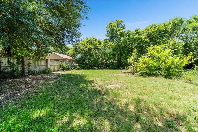 2221 Varsity Drive, Grand Prairie, TX 75051