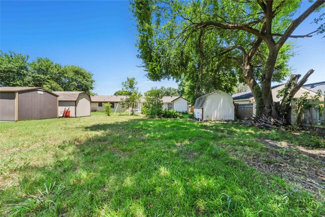 2221 Varsity Drive, Grand Prairie, TX 75051