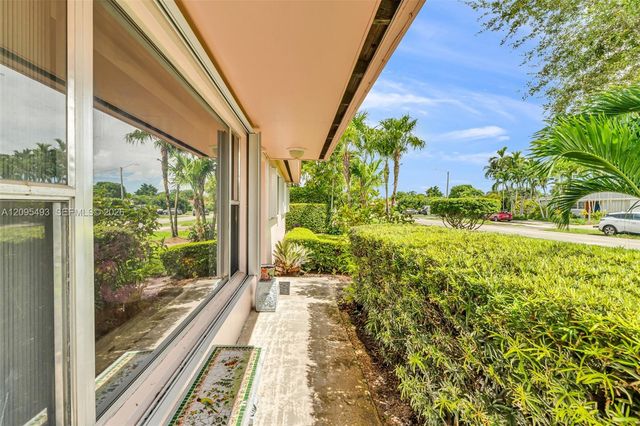 10511 SW 53rd Street, Miami, FL 33165