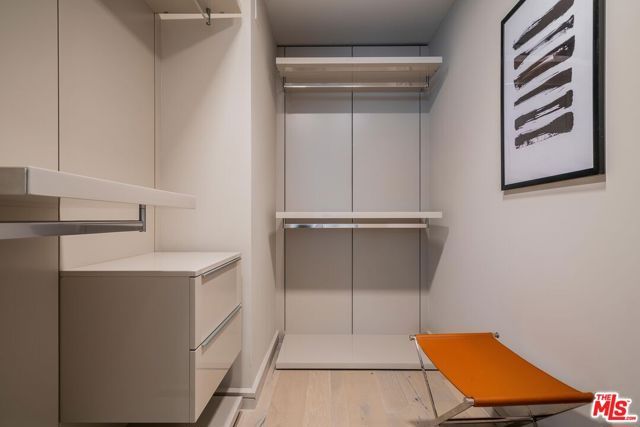 2391 Roscomare 201, Los Angeles, CA 90077