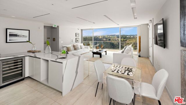 2391 Roscomare 201, Los Angeles, CA 90077