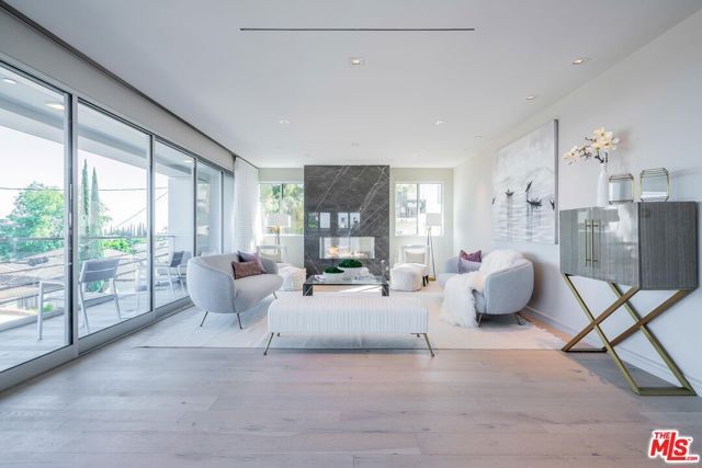 2391 Roscomare 201, Los Angeles, CA 90077