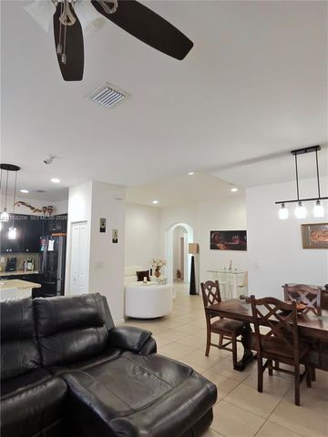 11845 SW 252nd Ter, Homestead, FL 33032