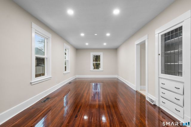 30 Washington Manor Avenue, West Haven, CT 06516