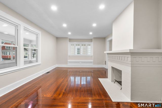 30 Washington Manor Avenue, West Haven, CT 06516