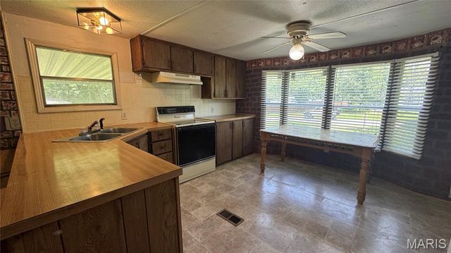 26175 N Carol Street, Warrenton, MO 63383