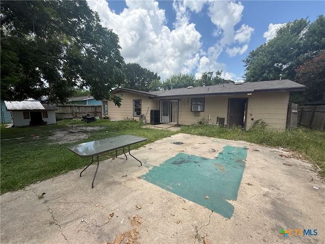 518 Lazy Lane, Port Lavaca, TX 77979
