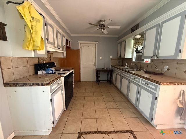518 Lazy Lane, Port Lavaca, TX 77979