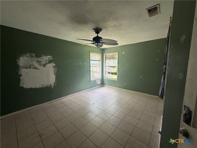 518 Lazy Lane, Port Lavaca, TX 77979