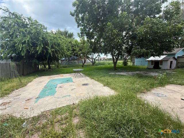 518 Lazy Lane, Port Lavaca, TX 77979
