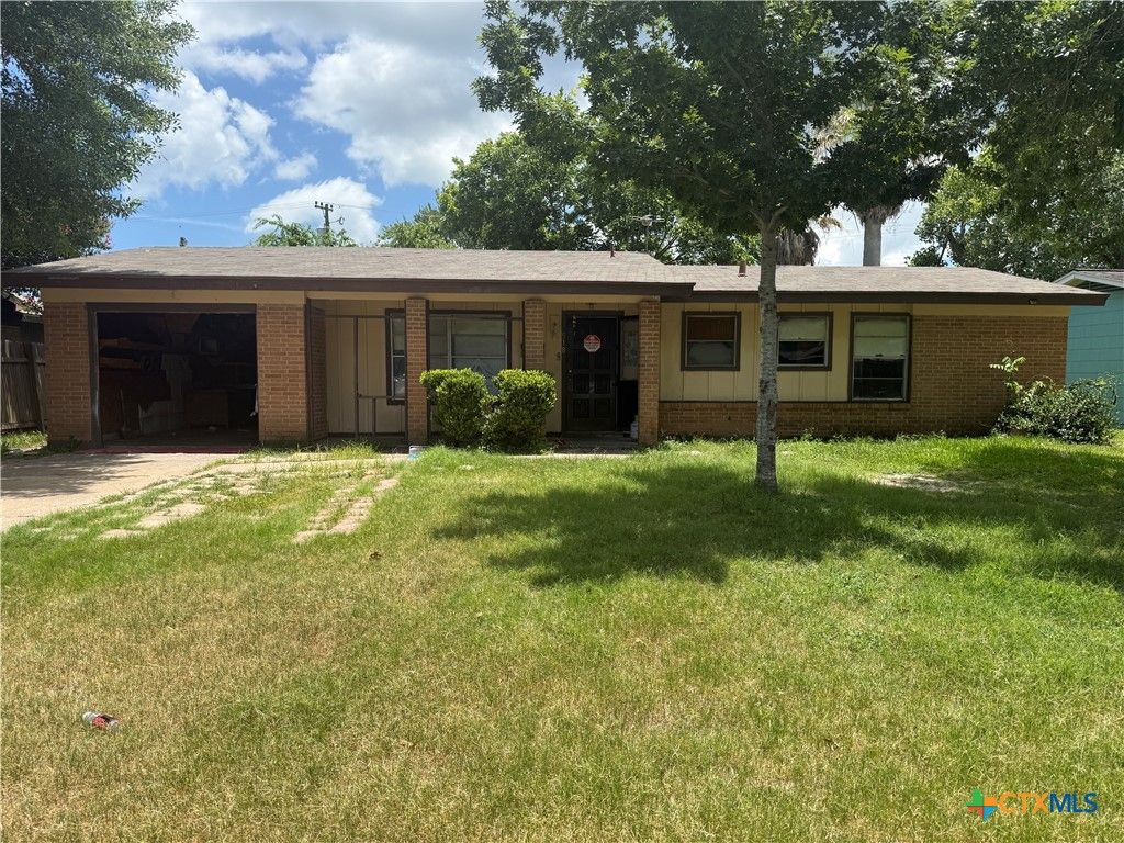 518 Lazy Lane, Port Lavaca, TX 77979
