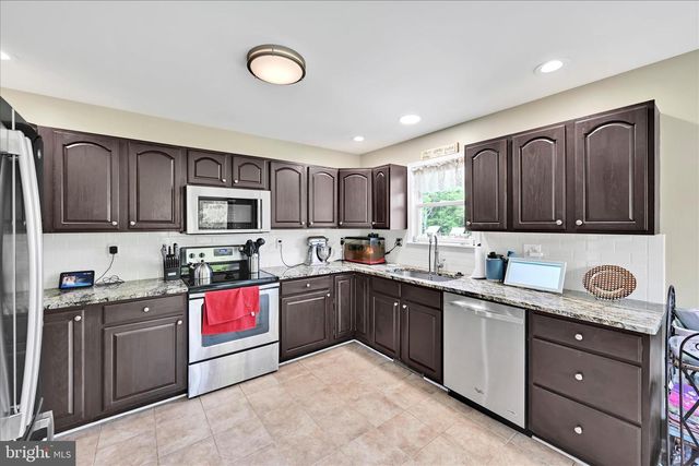 754 REAR W MARKET ST, Orwigsburg, PA 17961