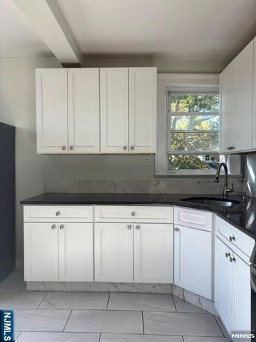 15 Brewster Avenue, Ridgefield Park, NJ 07660