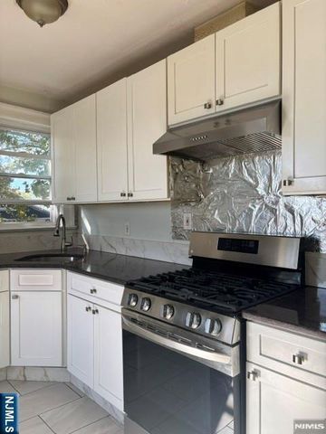 15 Brewster Avenue, Ridgefield Park, NJ 07660