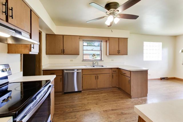 909 Worcester Avenue, Westchester, IL 60154