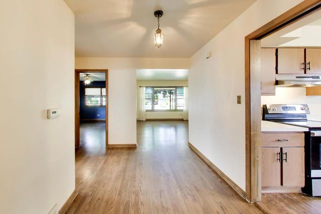 909 Worcester Avenue, Westchester, IL 60154