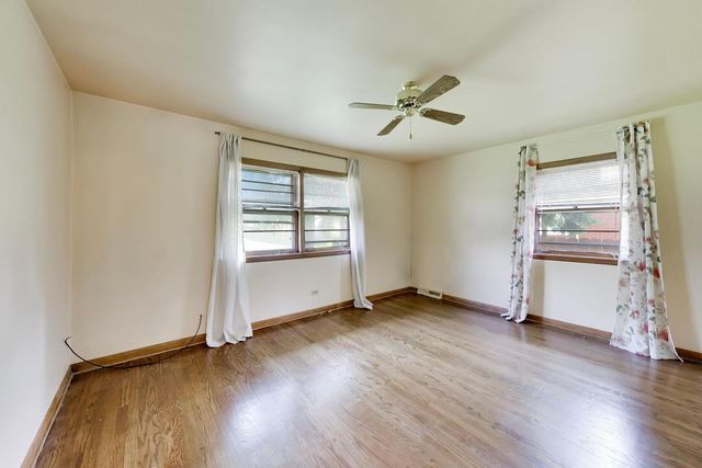 909 Worcester Avenue, Westchester, IL 60154