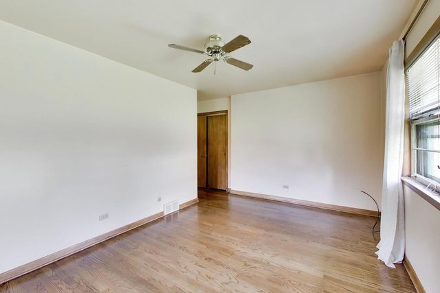 909 Worcester Avenue, Westchester, IL 60154