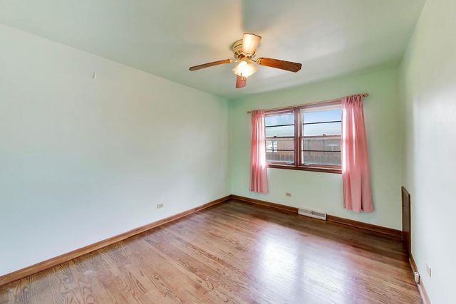 909 Worcester Avenue, Westchester, IL 60154