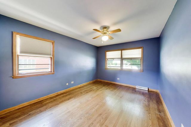 909 Worcester Avenue, Westchester, IL 60154