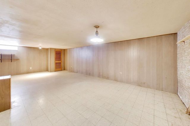 909 Worcester Avenue, Westchester, IL 60154
