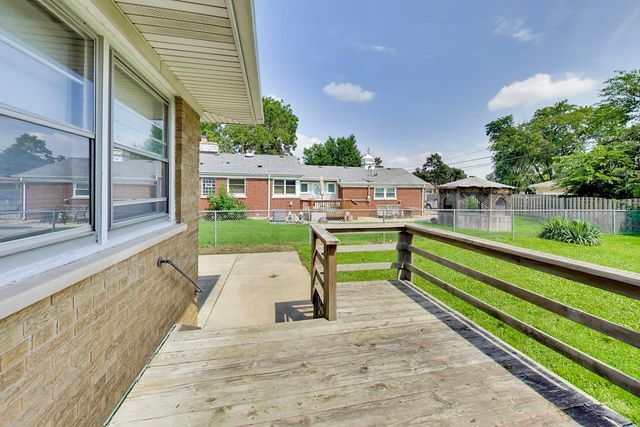 909 Worcester Avenue, Westchester, IL 60154