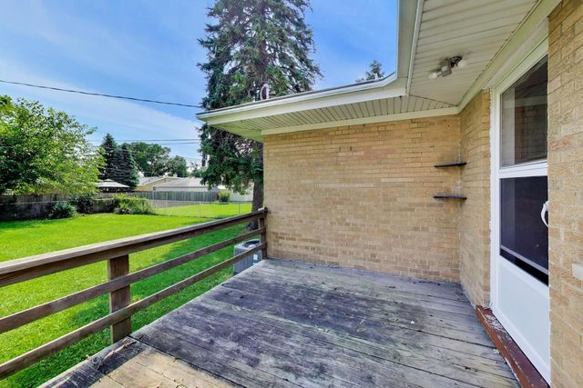909 Worcester Avenue, Westchester, IL 60154