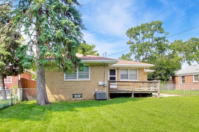 909 Worcester Avenue, Westchester, IL 60154