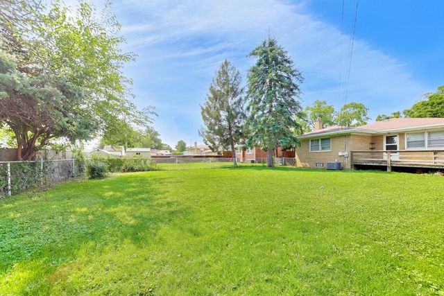 909 Worcester Avenue, Westchester, IL 60154