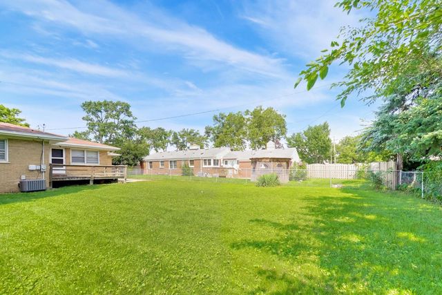 909 Worcester Avenue, Westchester, IL 60154