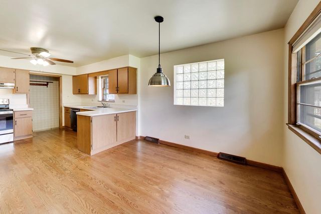 909 Worcester Avenue, Westchester, IL 60154
