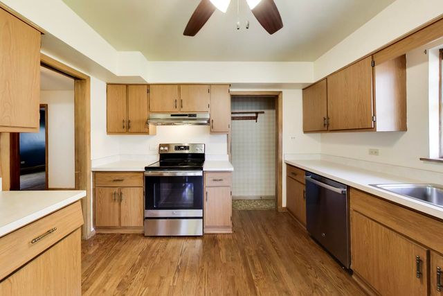 909 Worcester Avenue, Westchester, IL 60154