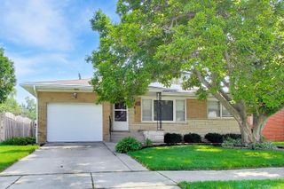 909 Worcester Avenue, Westchester, IL 60154