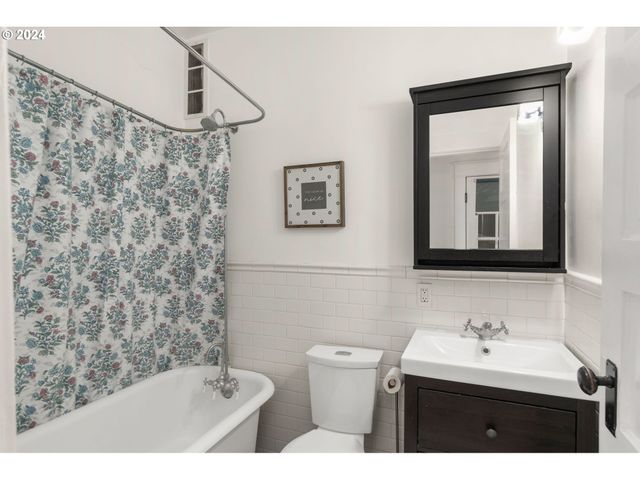 1631 Nw EVERETT St 301, Portland, OR 97209