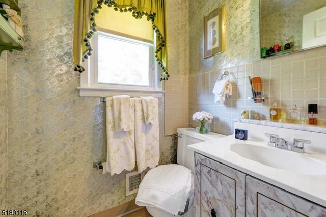 52 Otoole St, Westwood Boro, NJ 07675