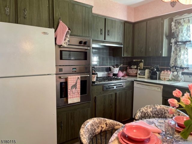 52 Otoole St, Westwood Boro, NJ 07675