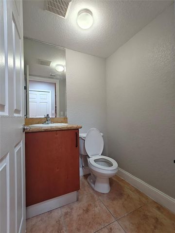 17866 NW 74th Ct, Hialeah, FL 33015