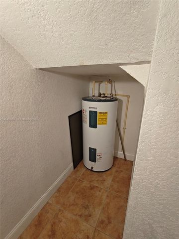 17866 NW 74th Ct, Hialeah, FL 33015
