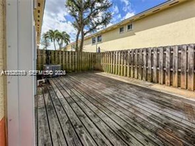 17866 NW 74th Ct, Hialeah, FL 33015