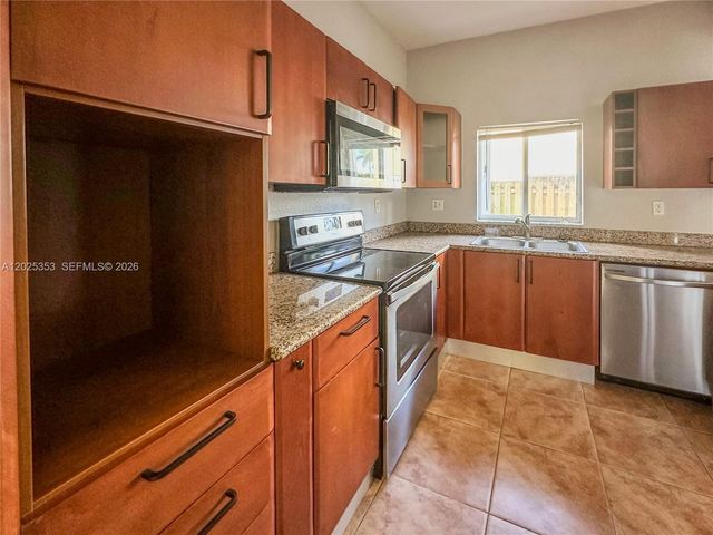 17866 NW 74th Ct, Hialeah, FL 33015