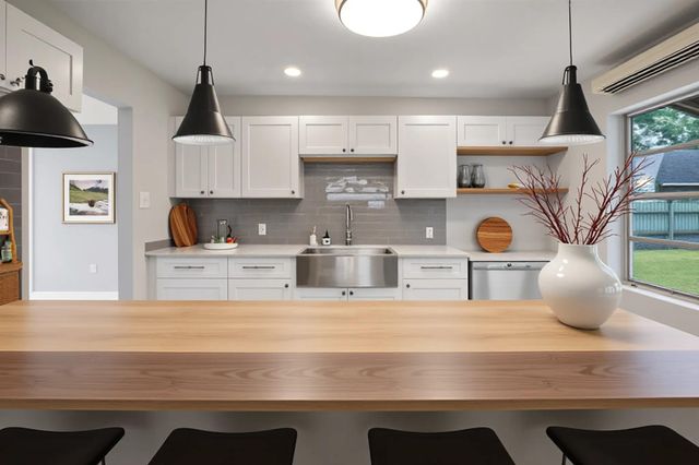 1722 Caspersen Drive, Jacinto City, TX 77029